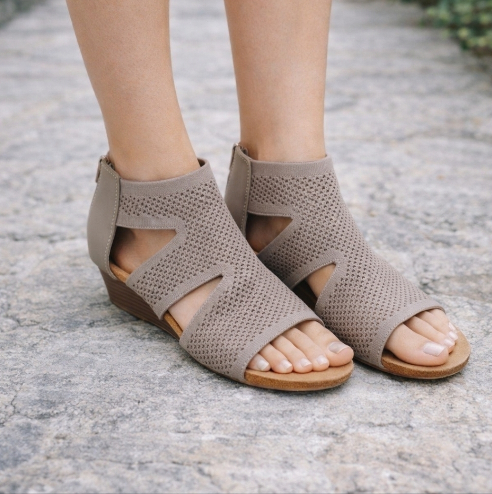 Croft & Barrow Women's Taupe Wedge Sandals
